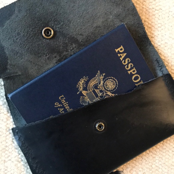 Handmade Black leather passport holder - Picture 6 of 7
